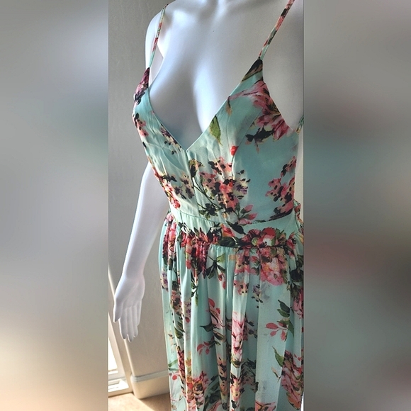 Floral Backless Maxi Dress! - Picture 2 of 5